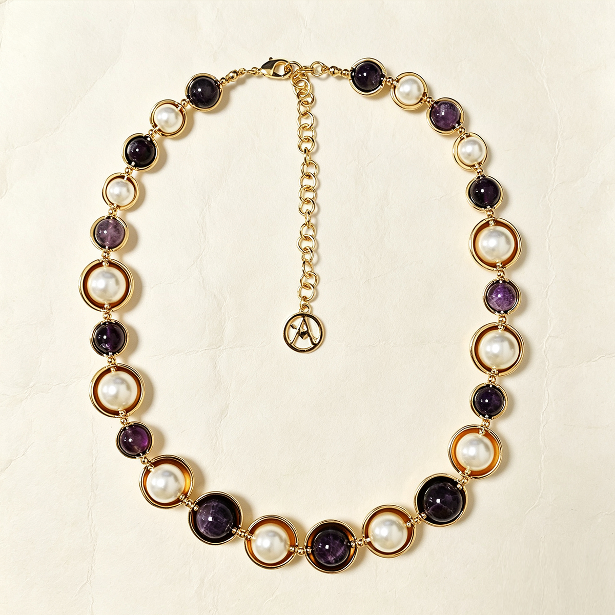 Collana con Perle e Pietre Rotonde
