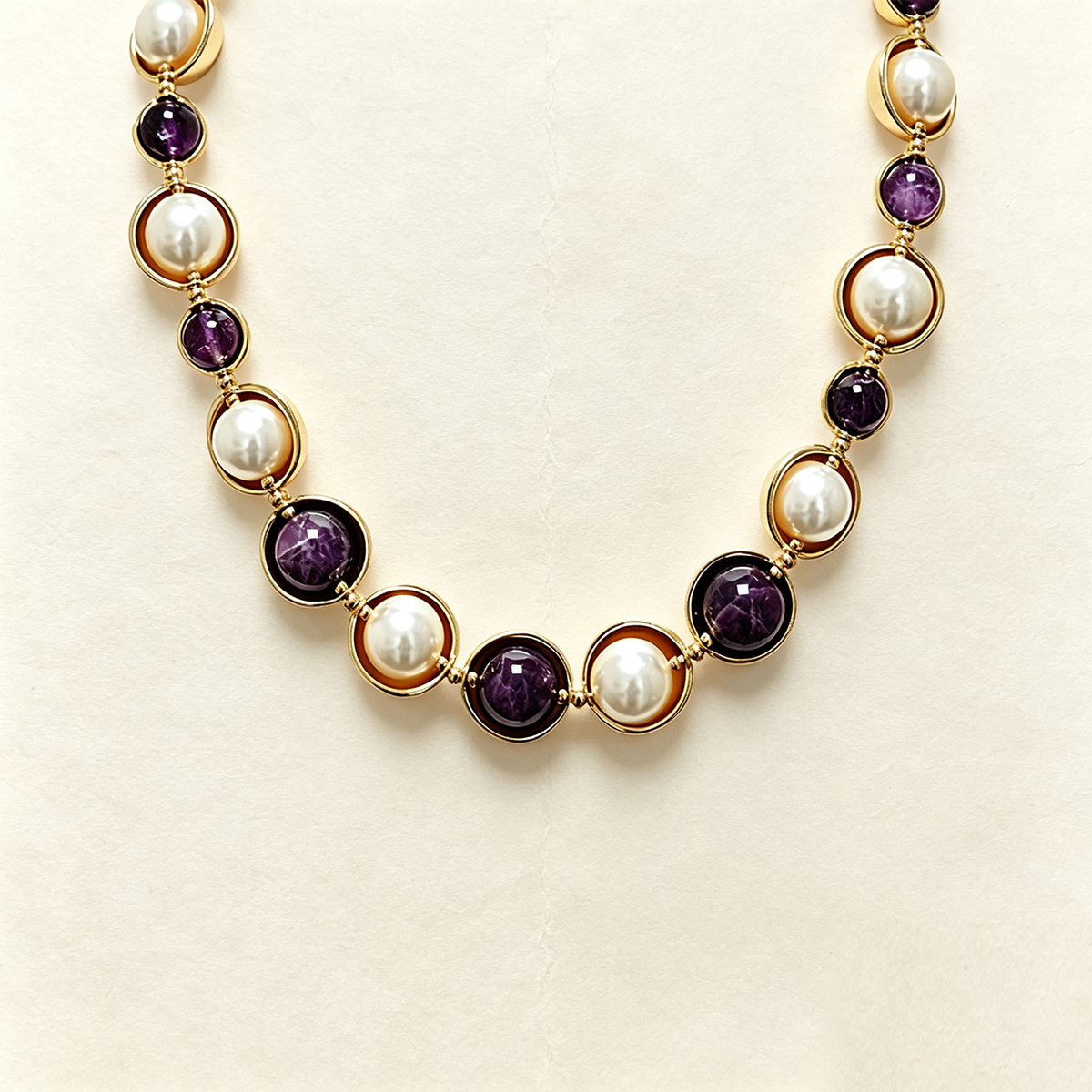 Collana con Perle e Pietre Rotonde
