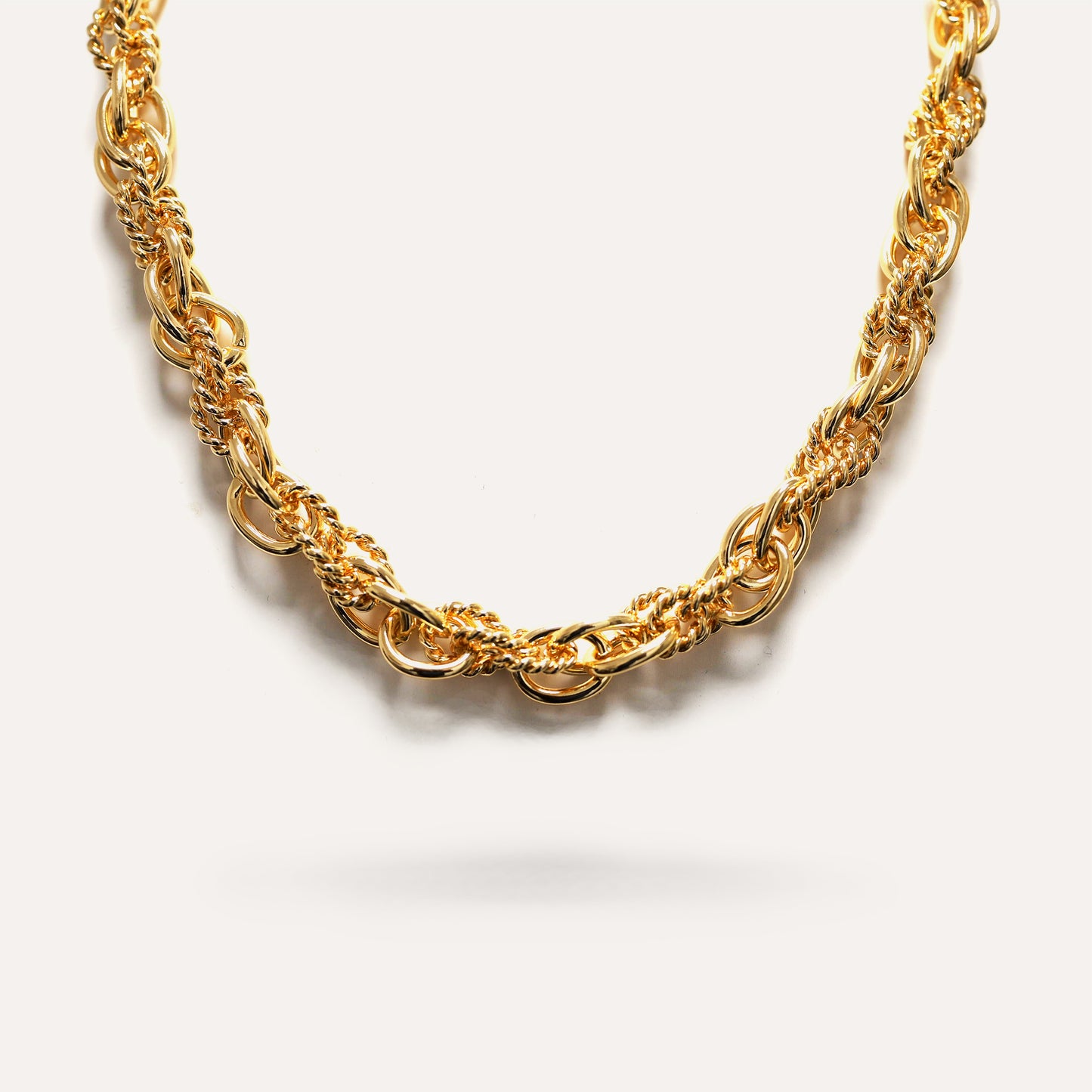 Collana Catena a Doppia Maglia con Anelli Lisci e Intrecciati Alternati