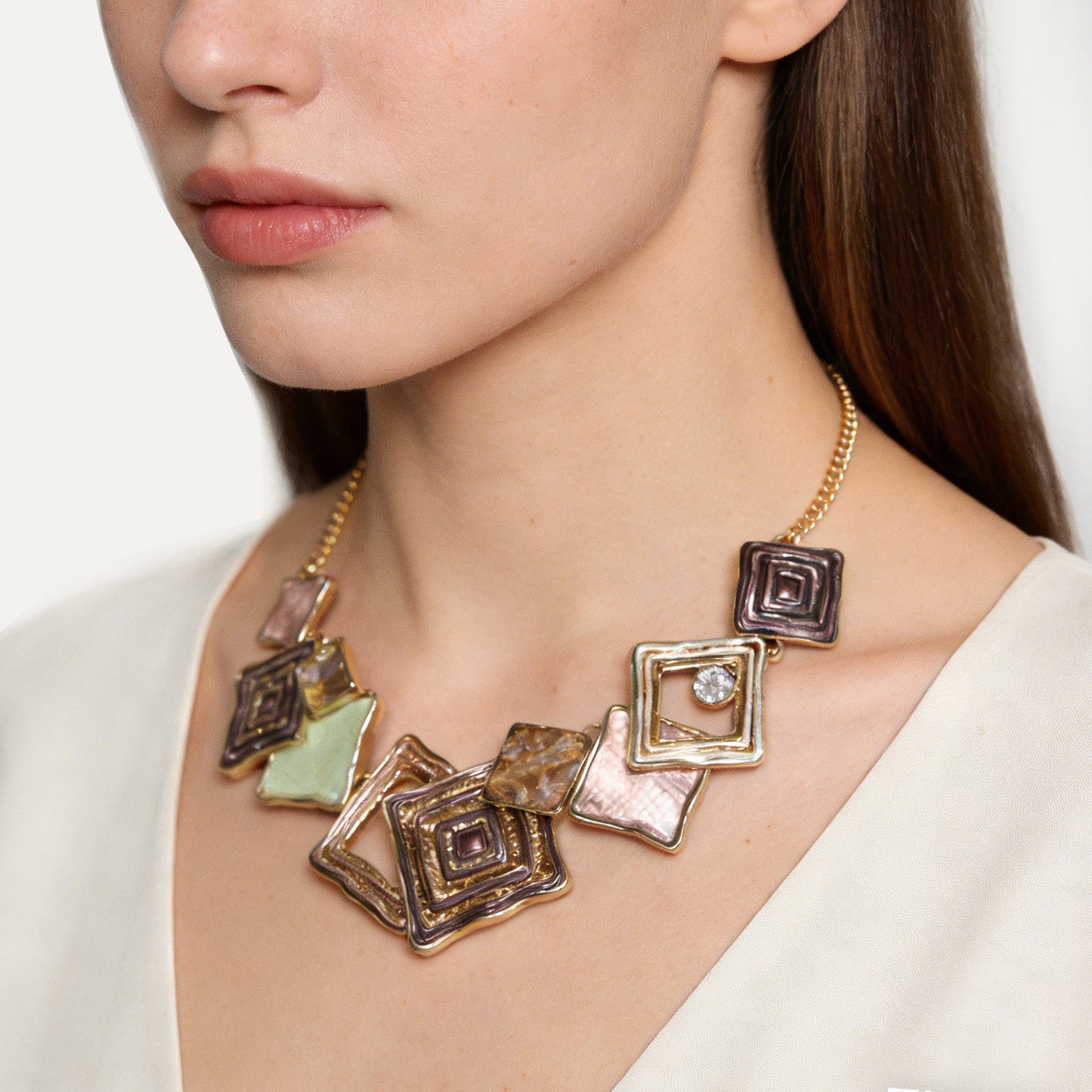 Collana Smaltata con Pietre e Strass