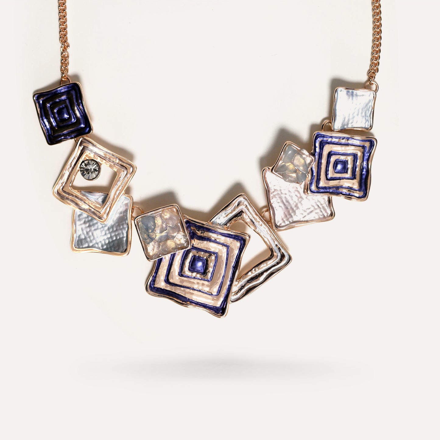 Collana Smaltata con Pietre e Strass