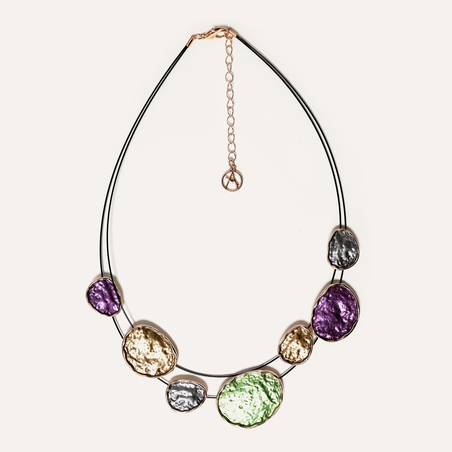 Collana Smaltata con Filo Nero in Acciaio