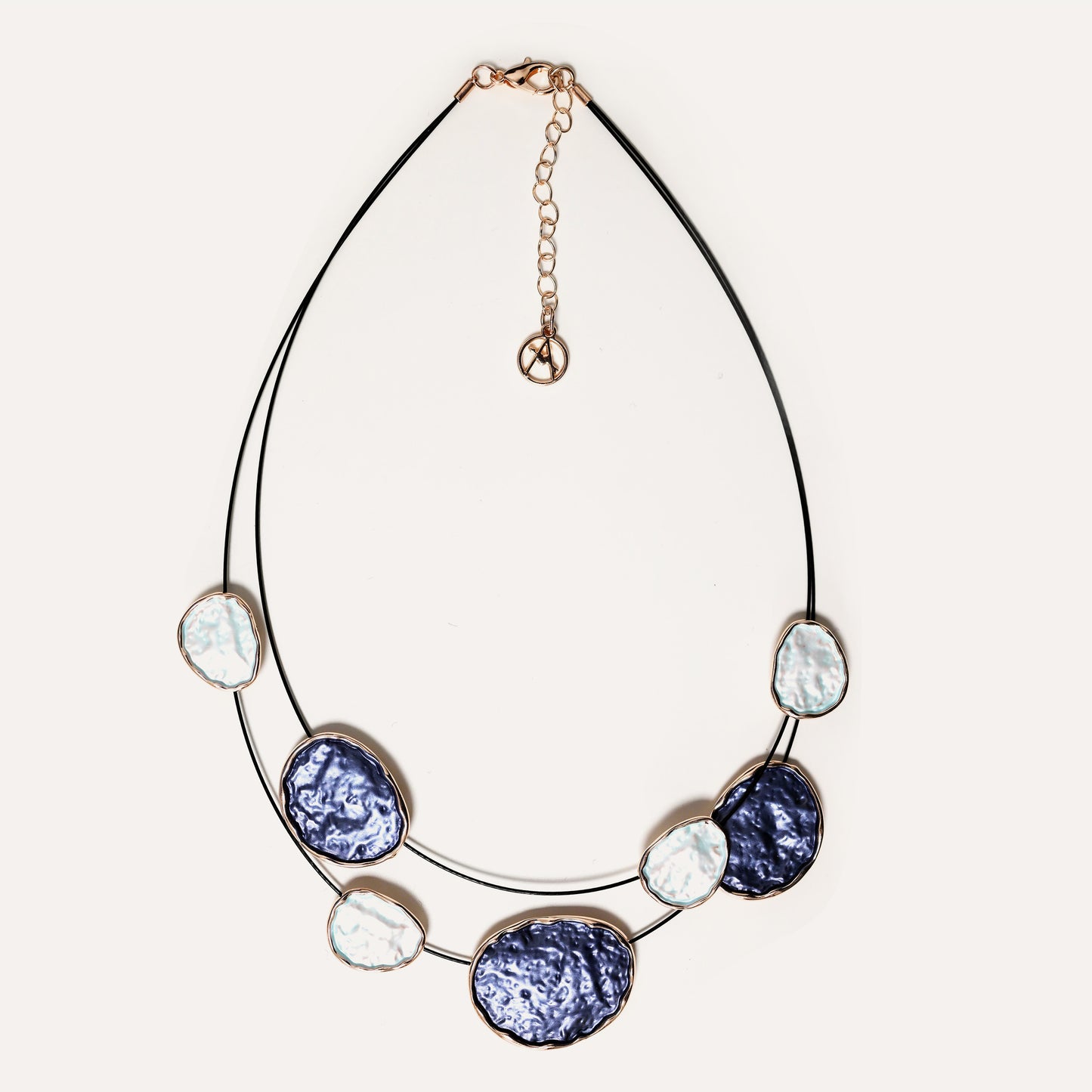 Collana Smaltata con Filo Nero in Acciaio