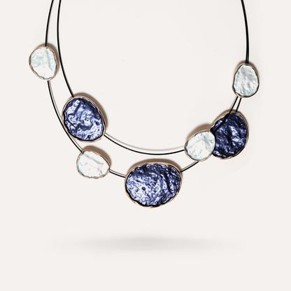 Collana Smaltata con Filo Nero in Acciaio