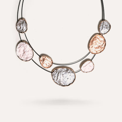 Collana Smaltata con Filo Nero in Acciaio